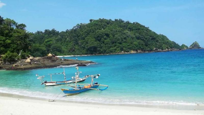 Pesona Pantai Wedi Ireng Banyuwangi