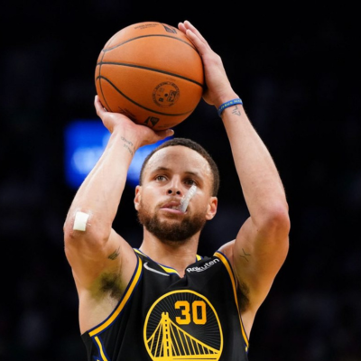 Stephen Curry Ukir Rekor NBA - liputandelapan8.com