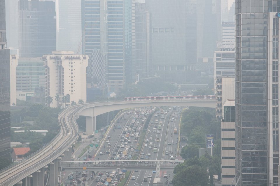 Indonesia menganjurkan bekerja dari rumah karena polusi udara