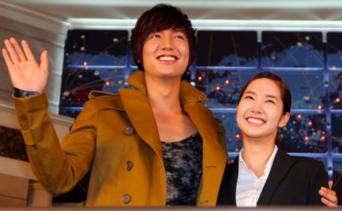 Lee Min Ho dan Park Min Young.