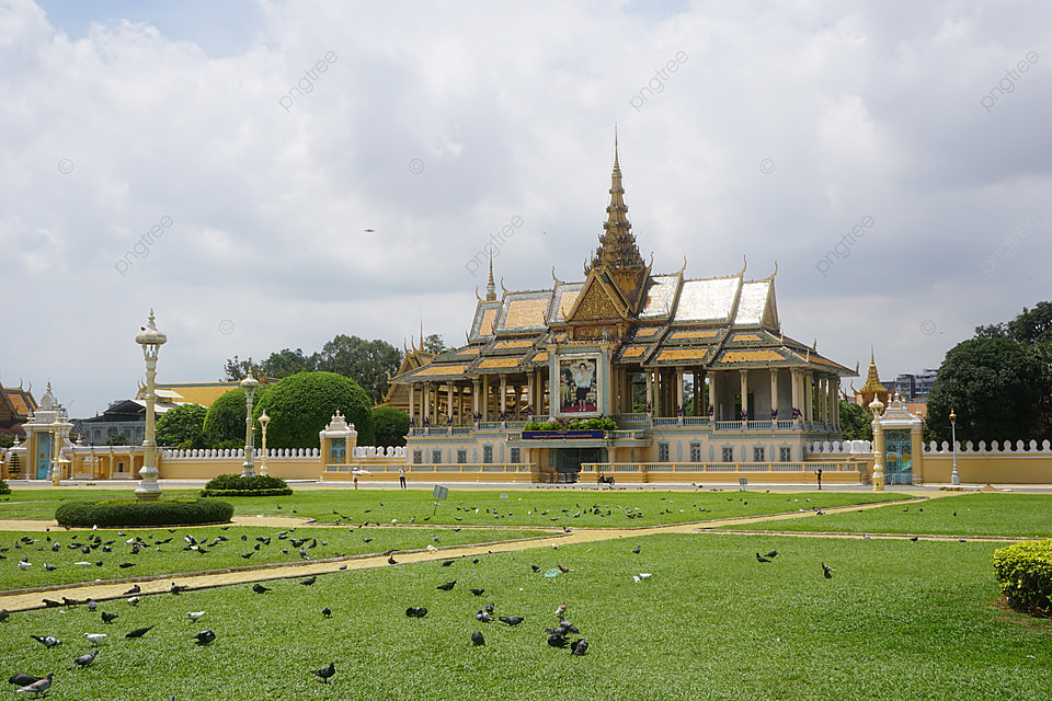 the-royal-palace-in-phnom-penh-cambodia