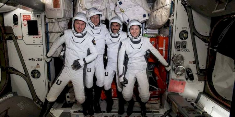 Empat astronot di ISS kembali dengan selamat ke Bumi