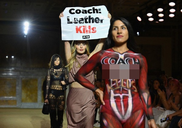 protes-peta-di-new-york-fashion | PETA Melancarkan Protes Di New York Fashion Week