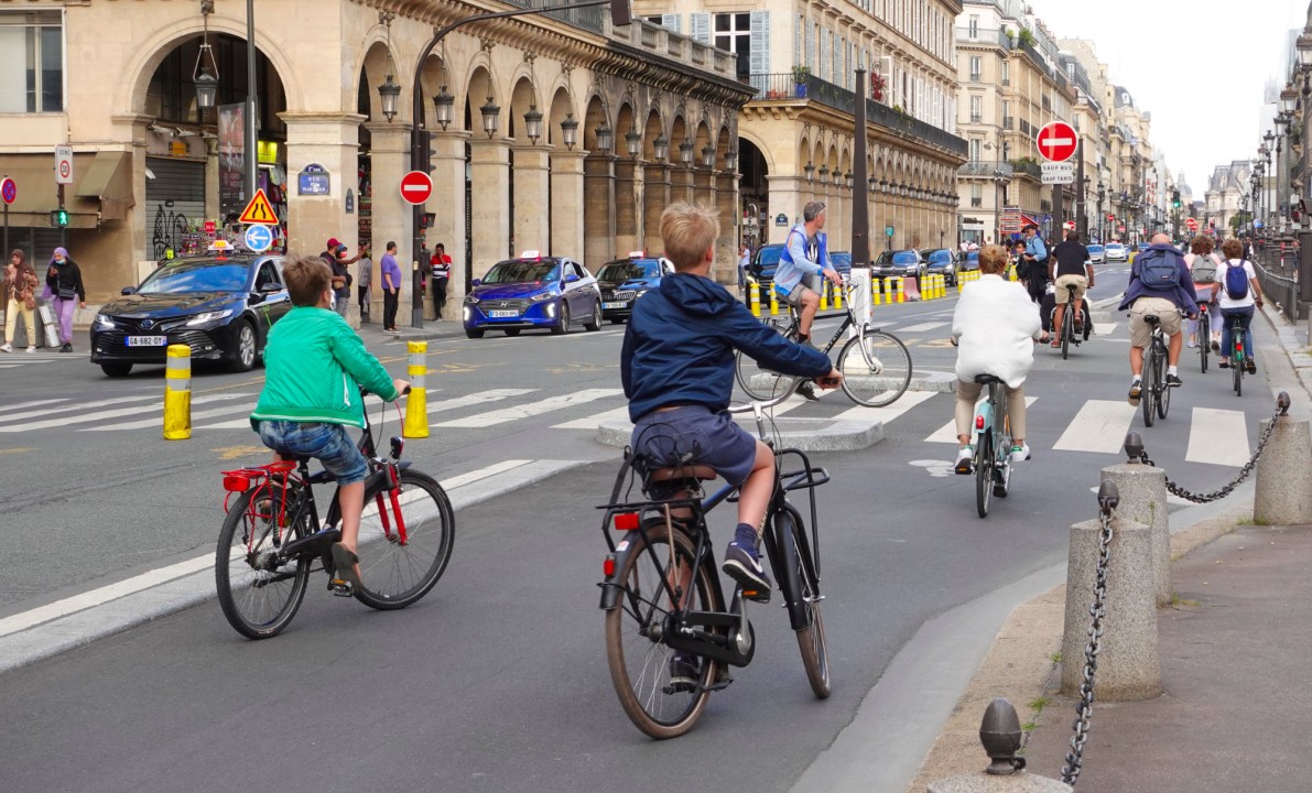 Paris macet karena sepeda