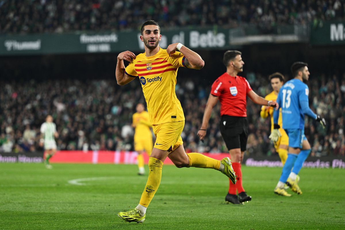 Barcelona Hajar Real Betis 4-2