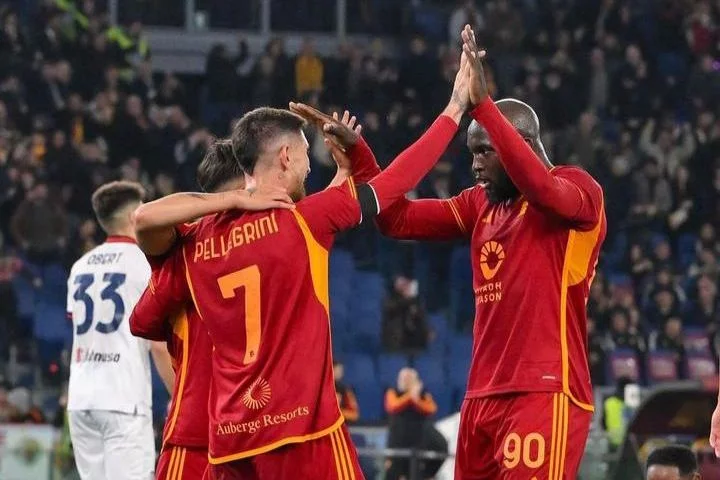 AS Roma Hajar Cagliari 4-0