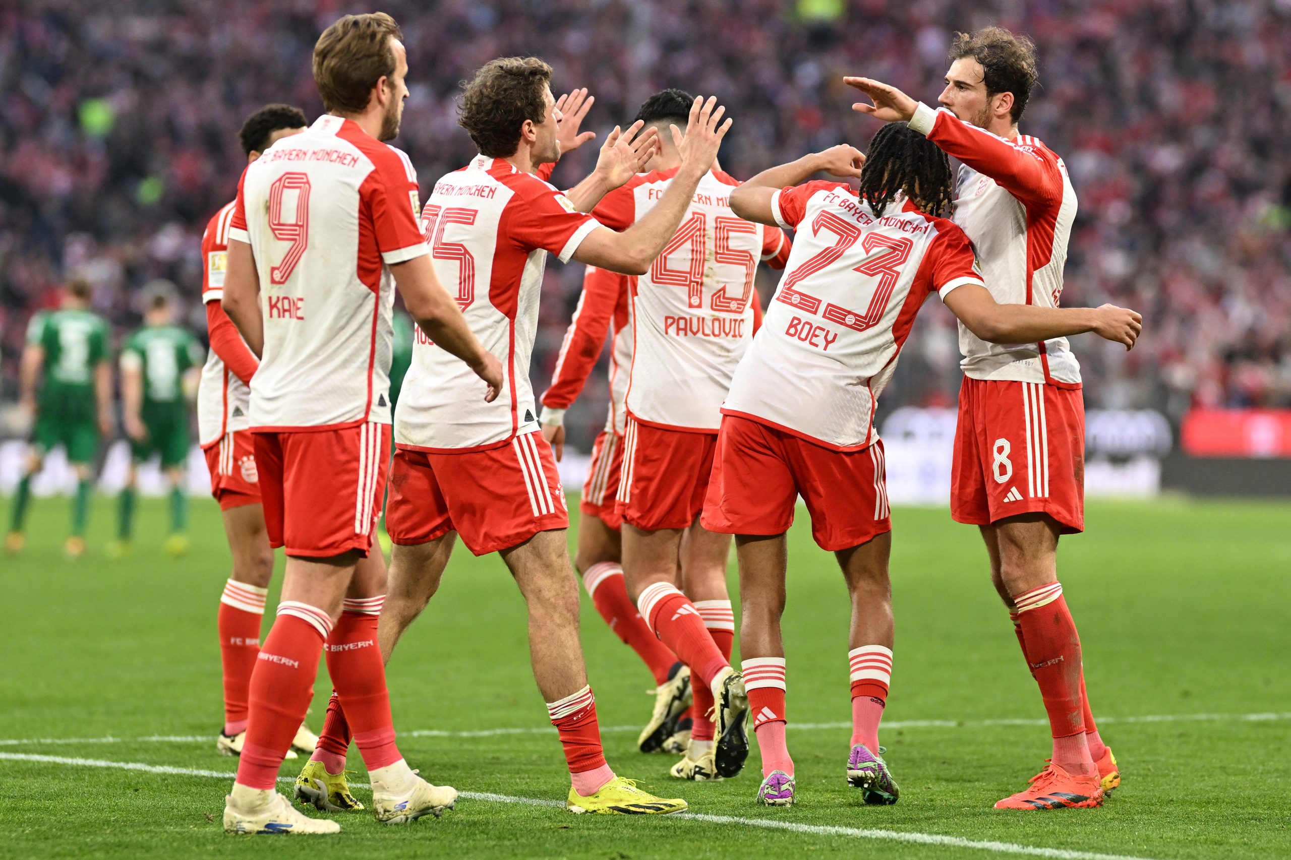 Bayern Kalahkan Moenchengladbach 3-1