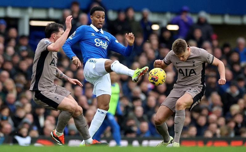 Tottenham Imbang Melawan Everton 2-2