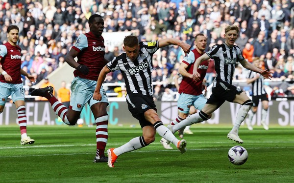 Newcastle United Menang Lawan West Ham 4-3