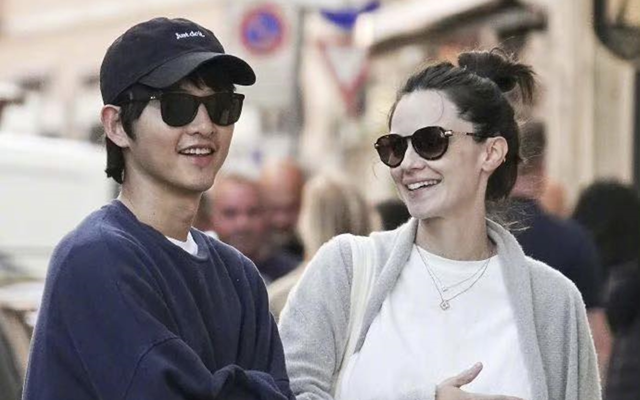 Song Joong Ki Bawa Istri Kencan Di Korea