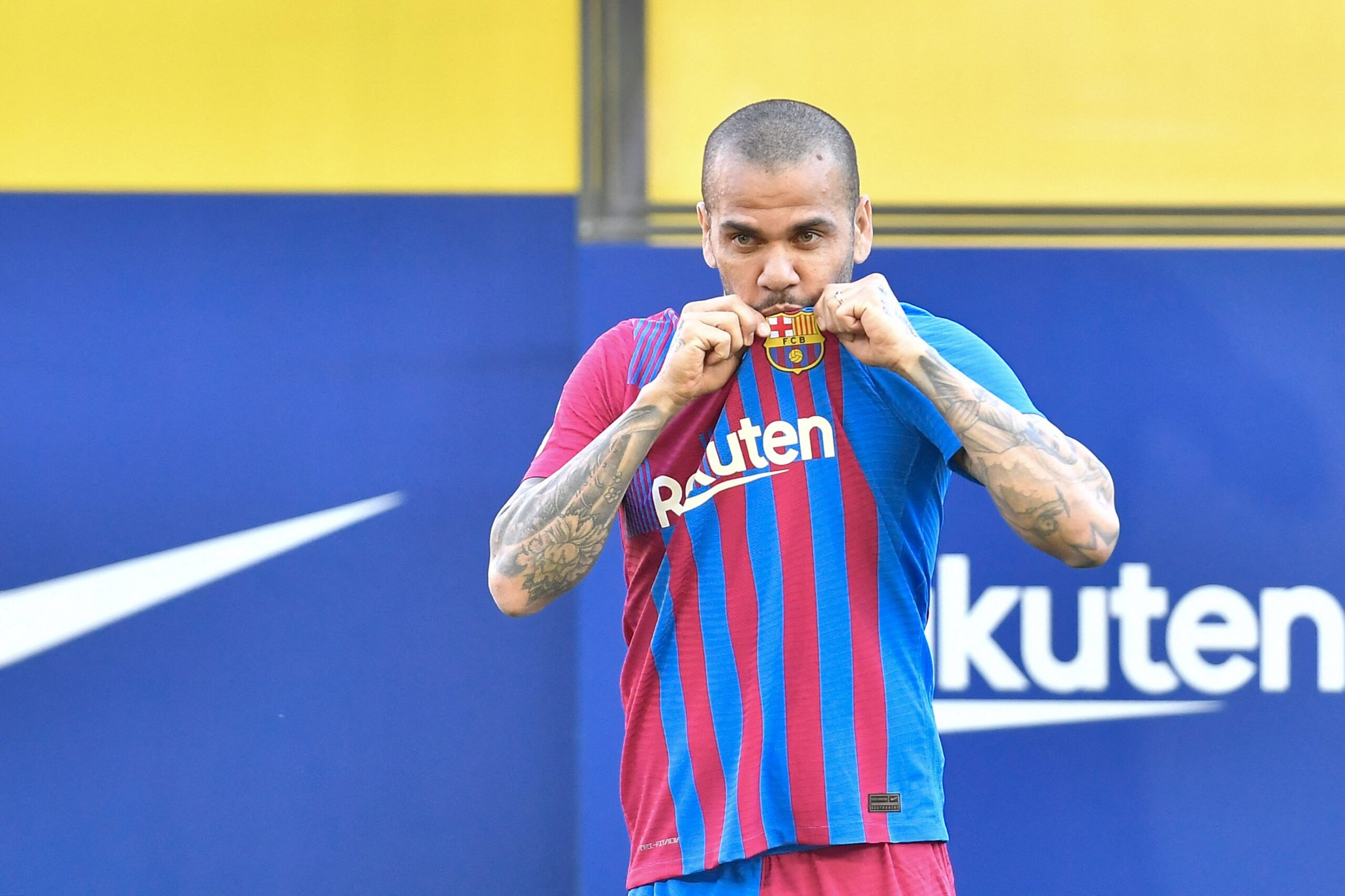 Dani Alves Ingin Bermain Sepakbola Lagi