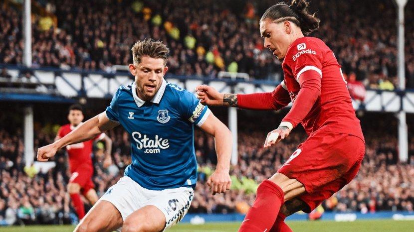 Liverpool Di Hajar Everton 0-2