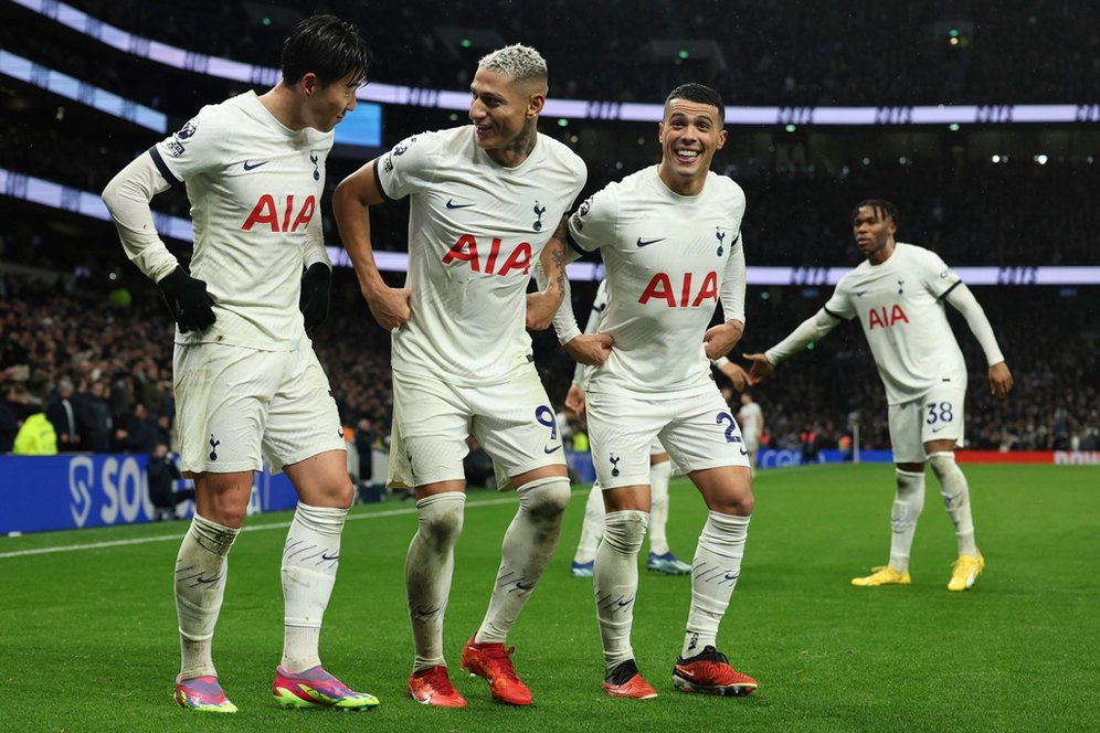 Tottenham Hajar Nottingham Forest 3-1