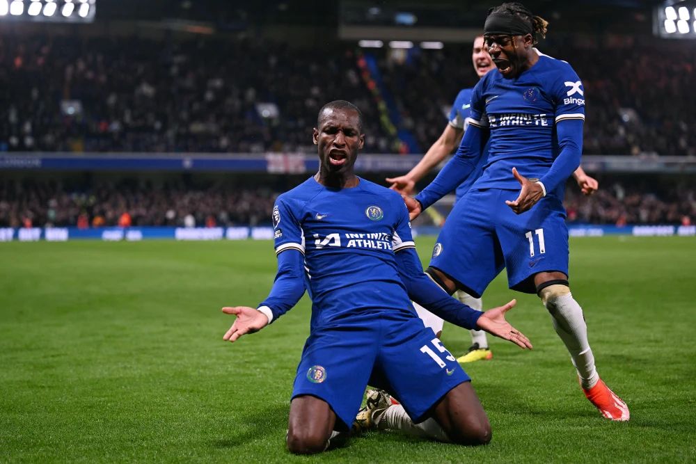 Chelsea Hajar Tottenham 2-0